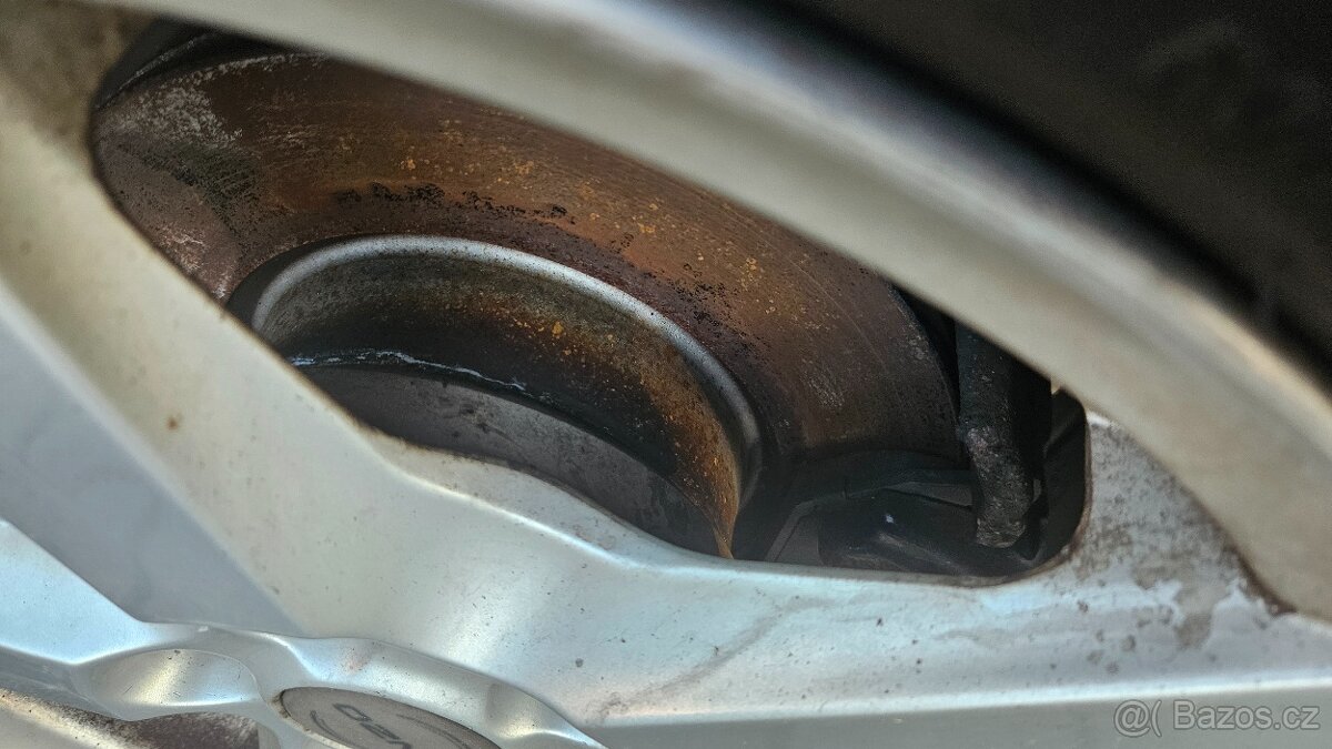 VW Golf V 1.4 16V 55kW - 12