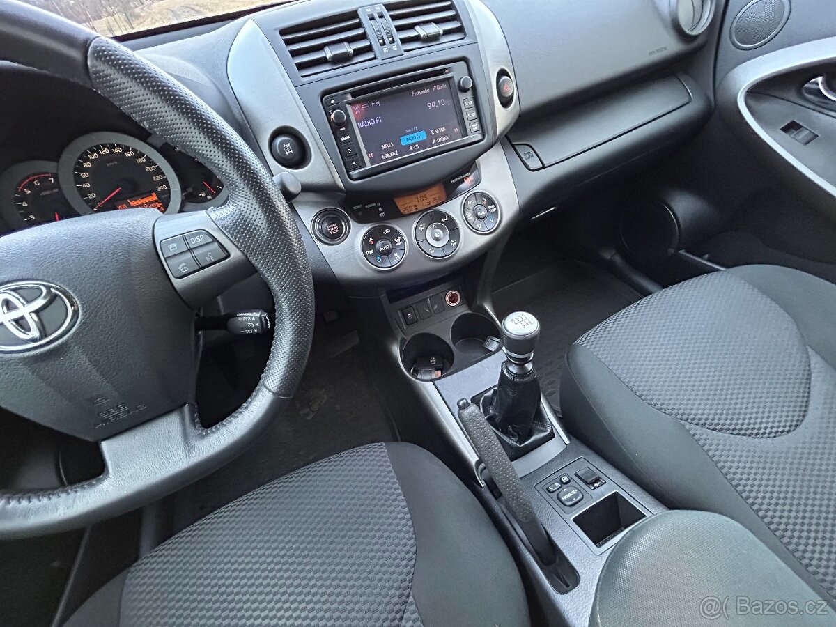 Prodám Toyota RAV4 2.2 D4D 110 KW 4x4 - 12