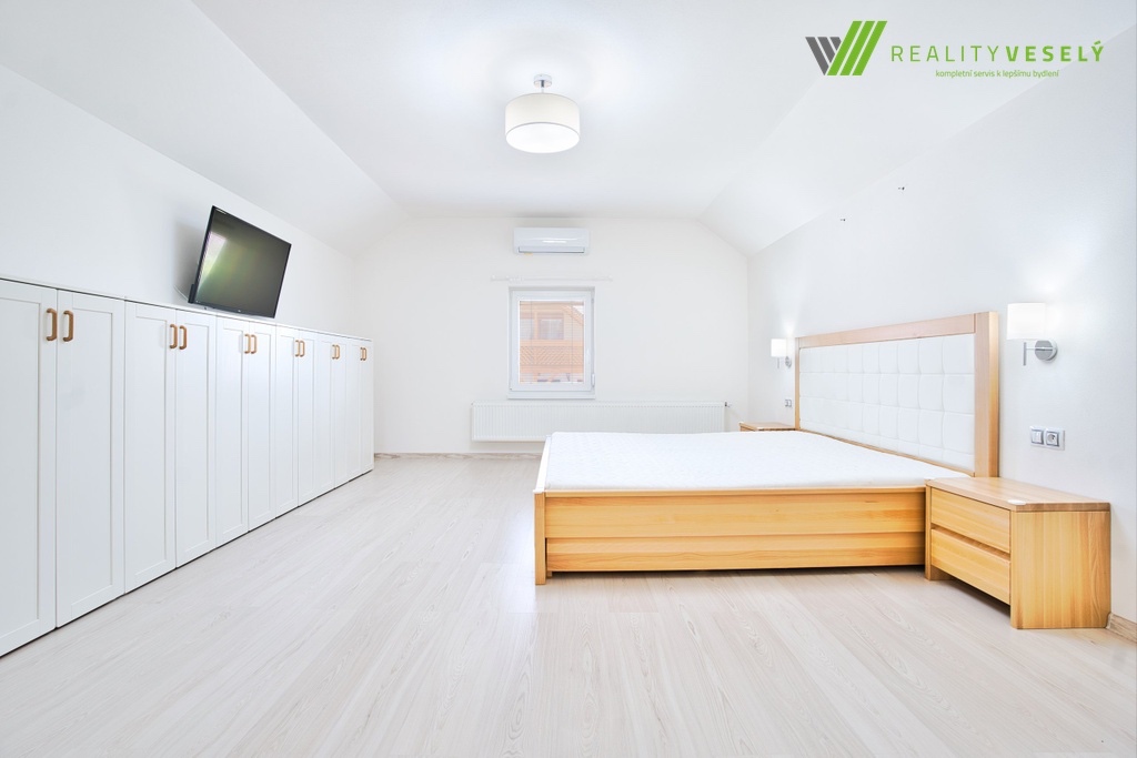 Prodej rodinného domu 4+kk se zahradou, garáží,druhým domem - 12