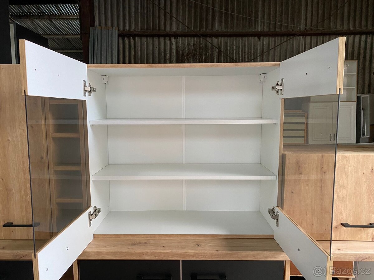 Moderní kuchyňská linka bez spotřebiči - 12