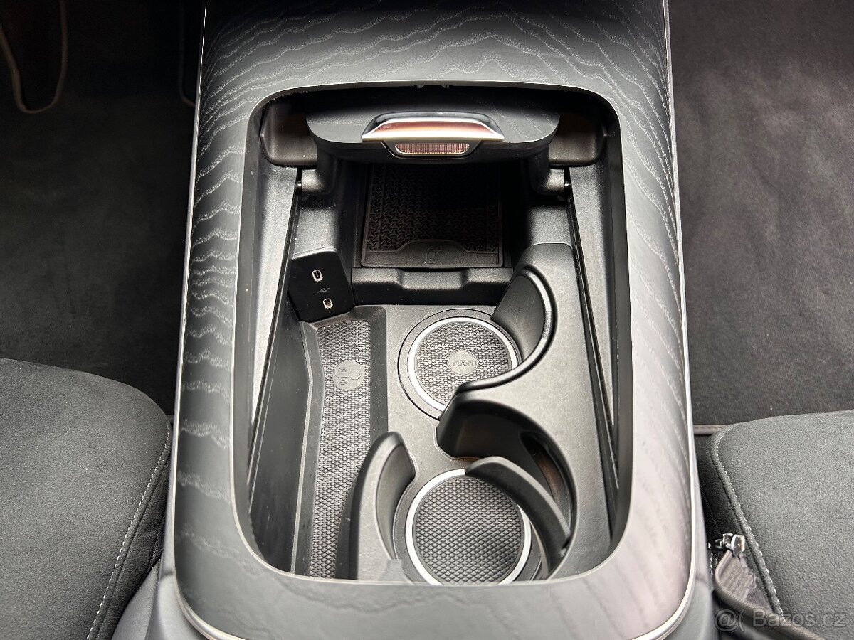 Prodám Mercedes-Benz E 220d 4MATIC AMG, záruka - 12