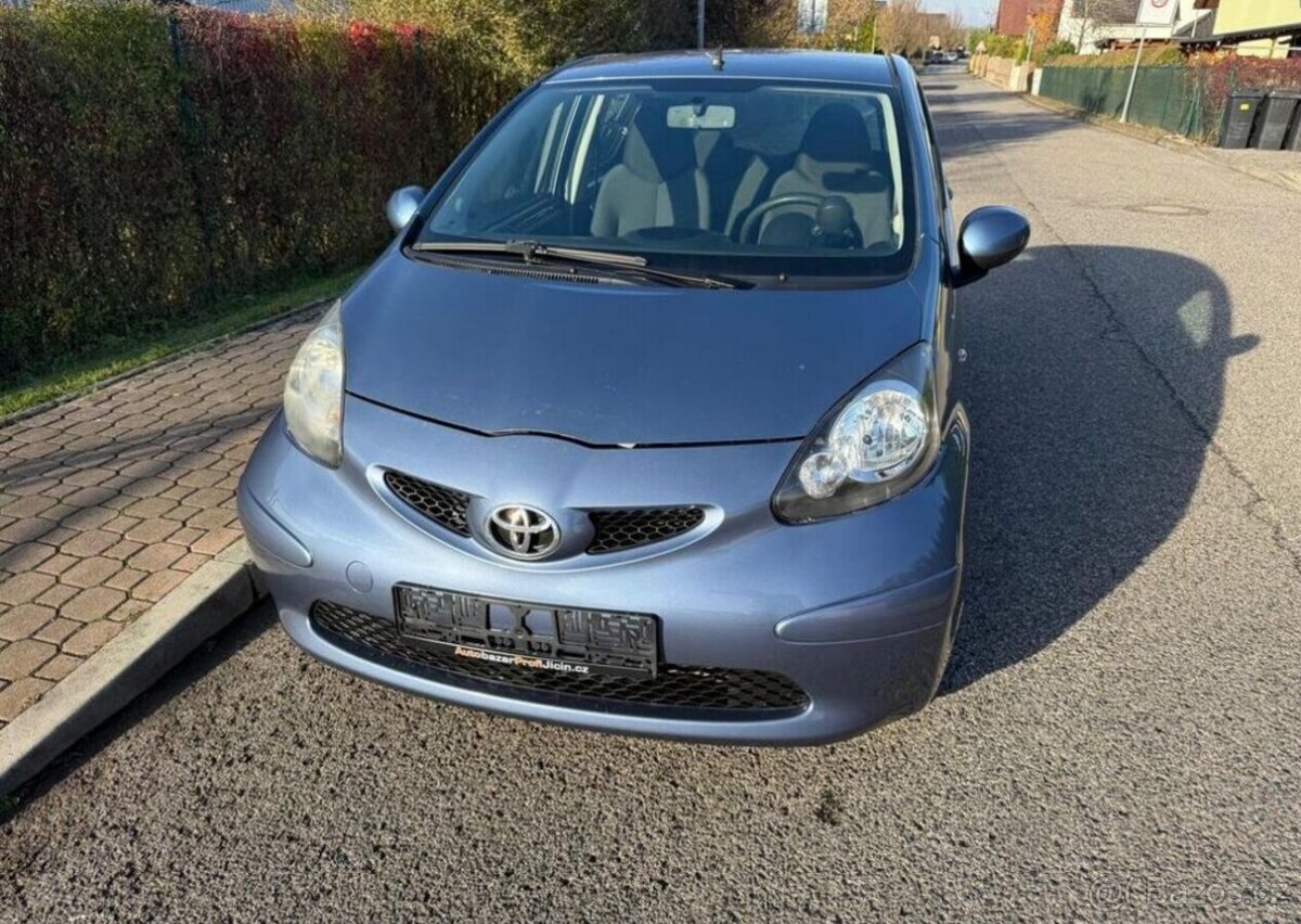 Toyota Aygo 1,0 i klima serviska nová STK benzín - 12