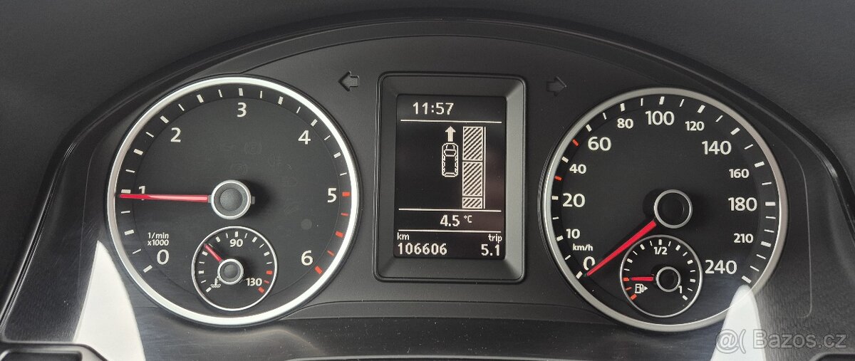 VW TIGUAN 2.0TDI 1 MAJITEL 106 TIS.KM AUT. KLIMA PARK AUT - 12