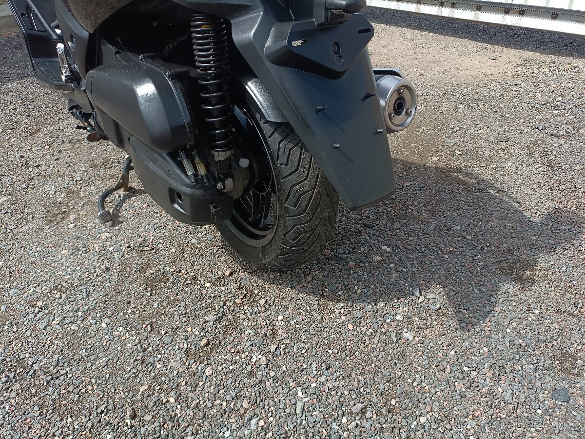 yamaha x max 125i rv.2012 cz doklady v ceně - 12