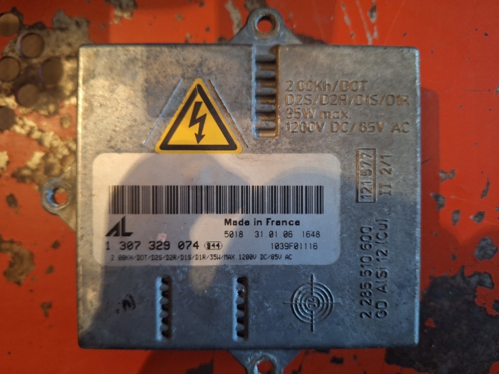 Přední pravé světlo X3 E83 D2S+ H7 XENON - 12