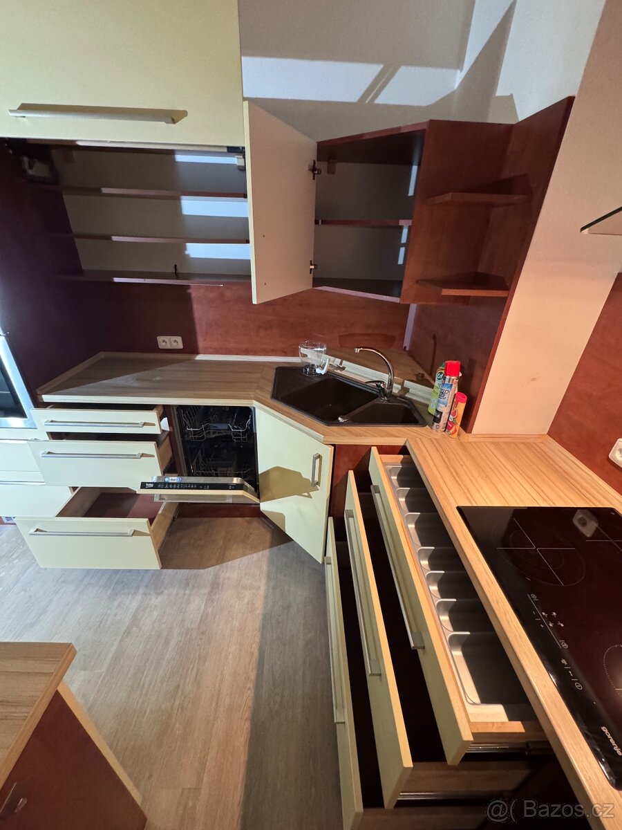 Kuchyňská linka se spotřebiči - 12