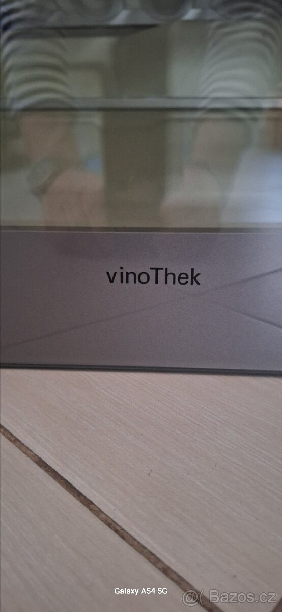 Vestavná vinotéka Siemens. - 12