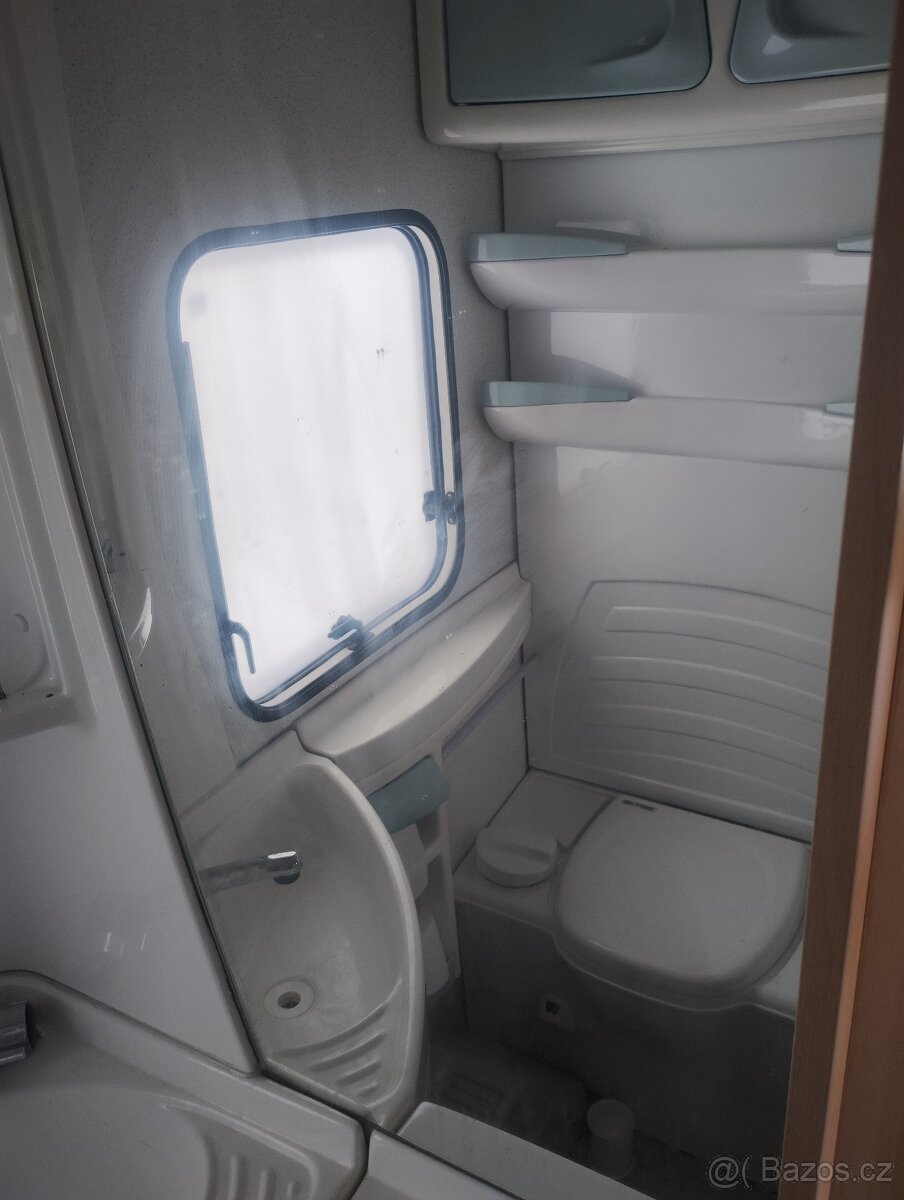 Obytný přívěs karavan - 12