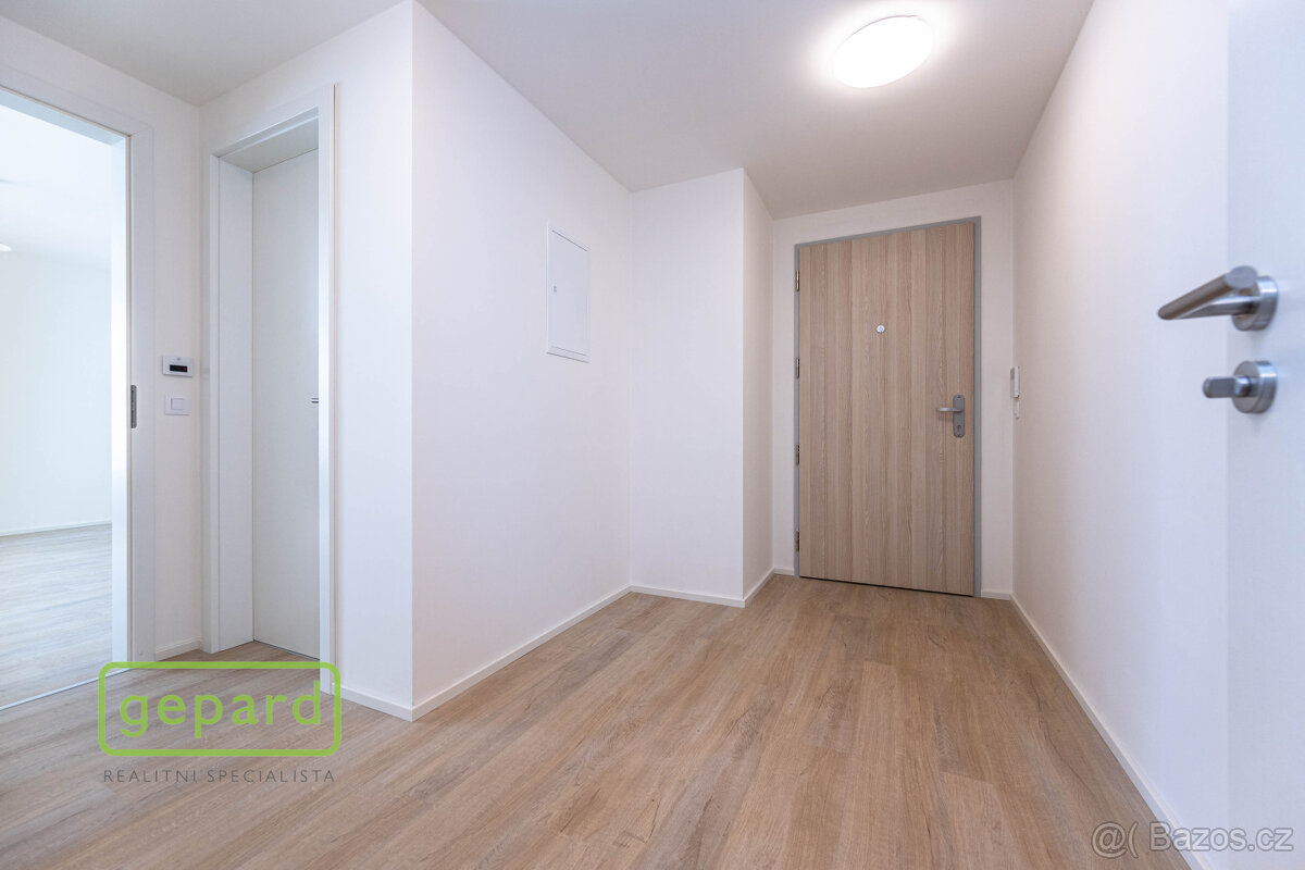 Pronájem bytu 2+kk/lodžie, garážové stání v novostavbě Holeč - 12