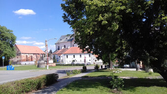 Pěkná stavební parcela DRNHOLEC,náměstí - 12