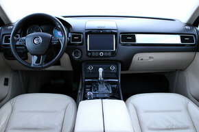 Volkswagen Touareg 3.0 TDI V6 / PANORAMA / TAŽNÉ / NEZ.TOPEN - 12