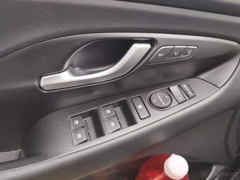 HYUNDAI I30,FASTBACK,1.5i,117Kw,1.majiel,koupeno v ČR - 12