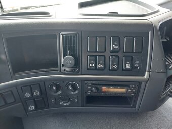 VOLVO FM 13 420 4x2 s hydraulickým čelem - 12