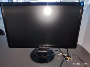 Prodám LCD monitory - 12