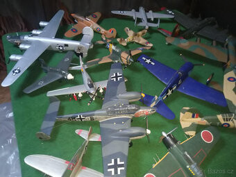 Sbírka hotových plastikových modelů - 12