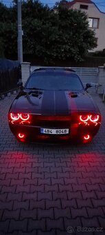 Dodge Challenger 5.7 V8 - 12