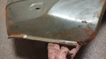 Pravý zadní blatník na Škoda 105, Škoda 120 - 12