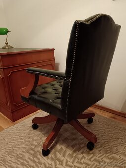 Luxusní otočné křeslo chesterfield - 12