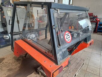 Zetor uřI kabina i rám kabiny s blatníky. - 12