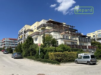 Prostorný a moderní byt 3+kk s velkou terasou - 12