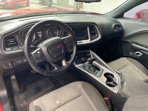 Dodge Challenger 3.6  dovuz USA  startuje a jezdi - 12