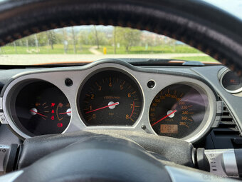 Nissan 350z - 12