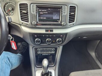VW Sharan 2.0TDI 110 kW DSG 7 míst nebourané el. dveře - 12