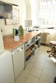 Vitríny, pulty, skřínky, pracovní stoly - 12