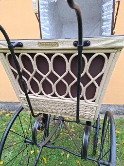 Starožitný kočárek pro miminko č.  1177 - 12