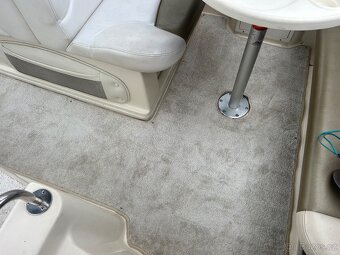 Prodám kajutovou loď Rinker 242 Fiesta vee - 12