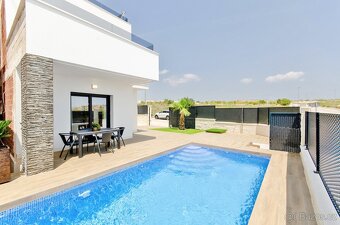 Moderní dvoupodlažní dům 4+kk o ploše 119 m² Španělsko - 12