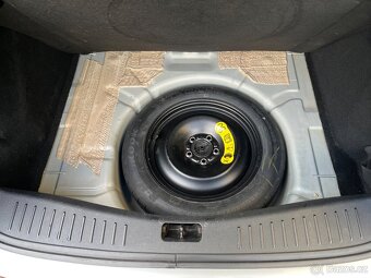 Ford Focus 1.6 hatchback - 12