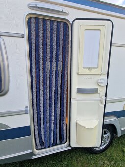 KRÁSNÝ A UDRŽOVANÝ KARAVAN FENDT 510 - 12