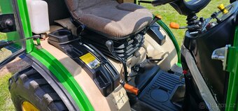 Traktor John Deere 2320 - 12