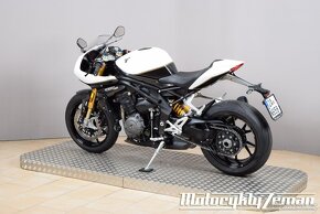 Triumph Speed Triple 1200 RR - 12
