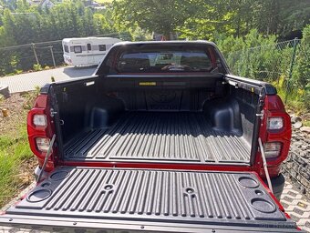 Prodám Toyota Hilux 2,8 Invincible - 12