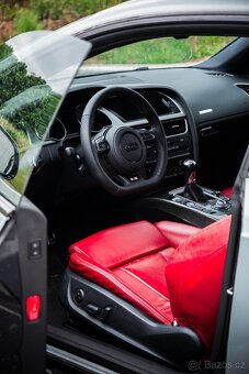 AUDI celoperforovaný volant s MULTIFUNKCIOU a RS F1 pádlami - 12
