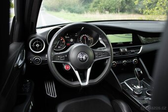 Alfa Romeo Giulia 2.0 AWD VELOCE Ti Q4 / AJ NA SPLÁTKY / - 12