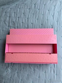 LOL Surprise polička a domeček na hraní - 12