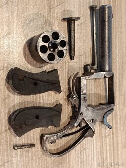 REVOLVER HISTORICKÝ CAL 320CF - 12