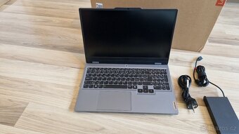 Lenovo LOQ 15IAX9 i5 - 12450HX - 12