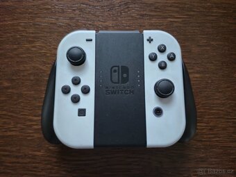 NINTENDO SWITCH OLED (bílá verze) + 4 HRY A CESTOVNÍ OBAL - 12