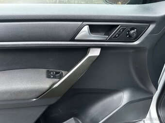 Volkswagen Caddy Maxi 2.0 TDi  5 míst Rok 2018 2X Šoupačky - 12