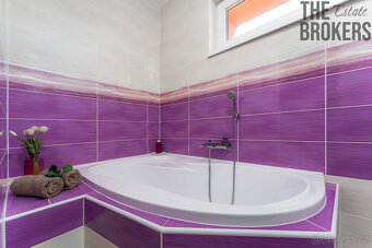 Prodej rodinného domu, celková užitná plocha 187 m², pozemek - 12