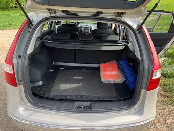 Hyundai i30 CW 1,6 Crdi 84kW rok 2009 - 12