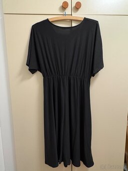 Vínové šaty a černé šaty - 12