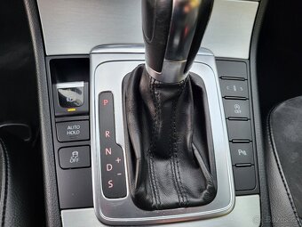 Volkswagen Passat B7 2,0 TDI Highline - 12