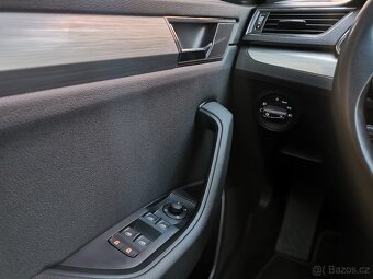 Škoda Superb 2.0 TDi Style DSG Tažné Webasto - 12