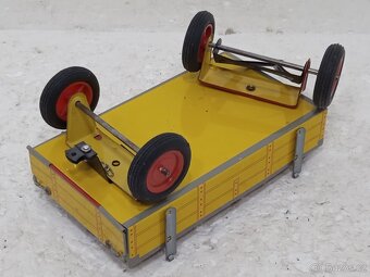 Vlečka pro traktor na klíček KDN Retro hračka - 12
