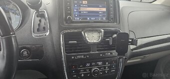 Chrysler town and country - 12